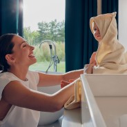 lionelo Muslin Hooded Towel Beige Cappuccino — Toalla de baño con capucha